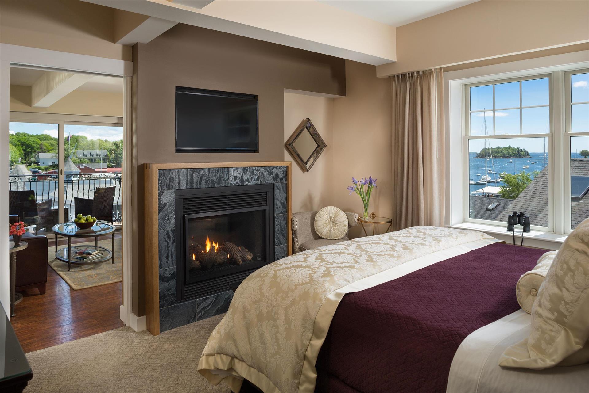 16 Bay View Hotel image