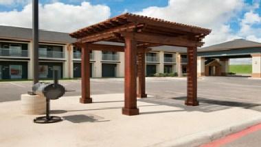 Super 8 by Wyndham Dilley TX image
