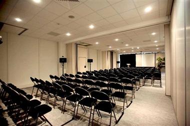 Mandelieu-La Napoule Exhibition-Congress Centre en Mandelieu la Napoule, FR