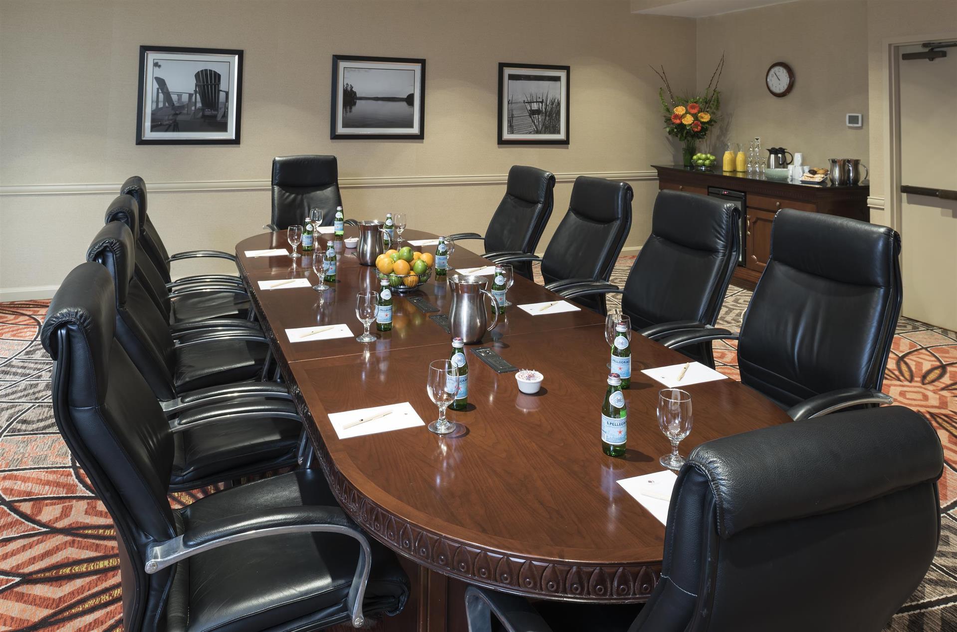 DoubleTree by Hilton Hotel Grand Rapids Airport image