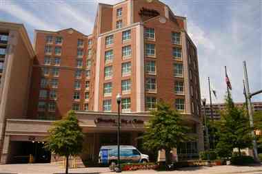 Hampton Inn & Suites Arlington Crystal City DCA a Arlington, VA
