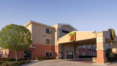 Super 8 by Wyndham Fort Worth North i Fort Worth, TX