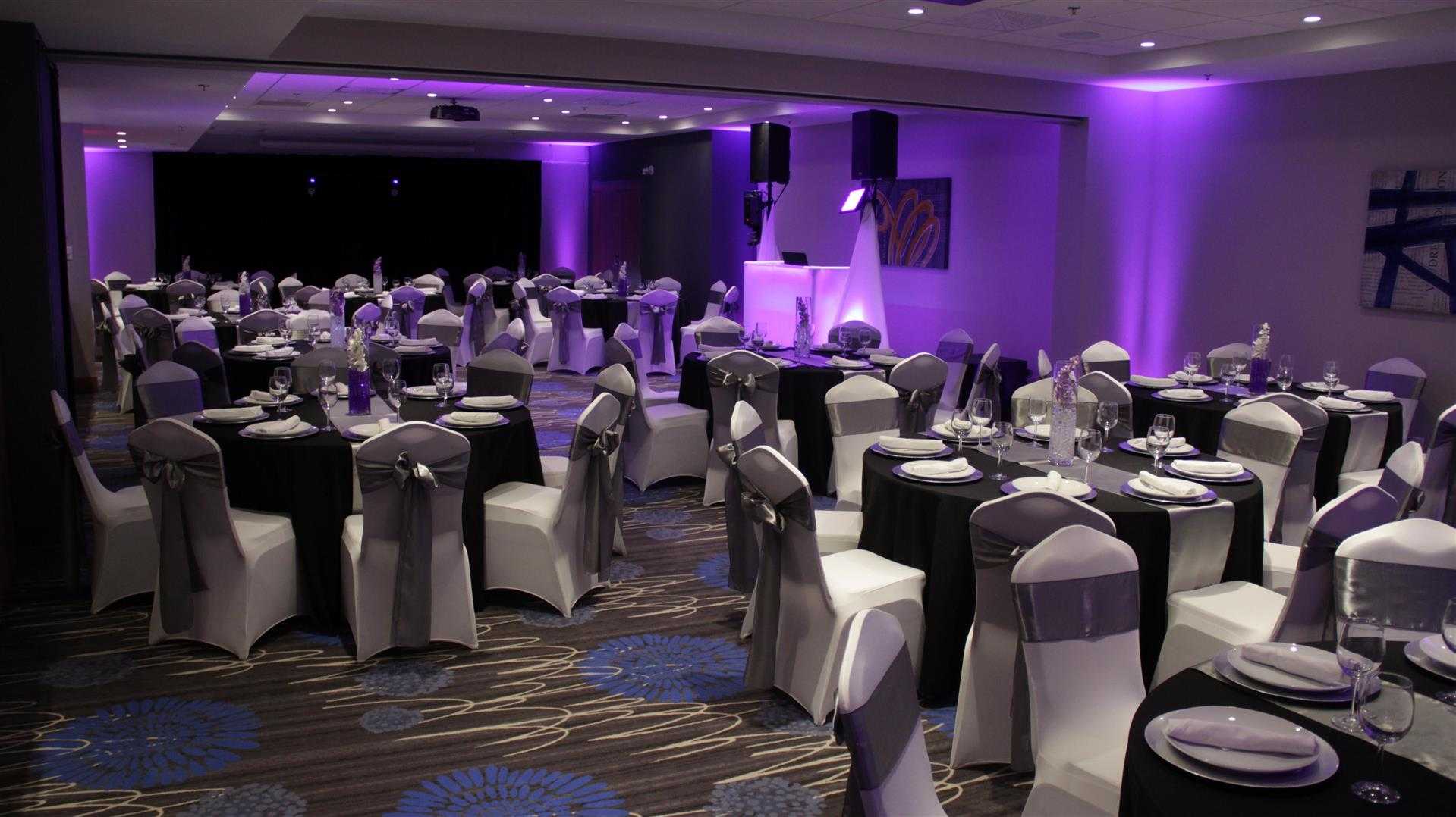 Holiday Inn Express & Suites Vaudreuil a Vaudreuil, QC