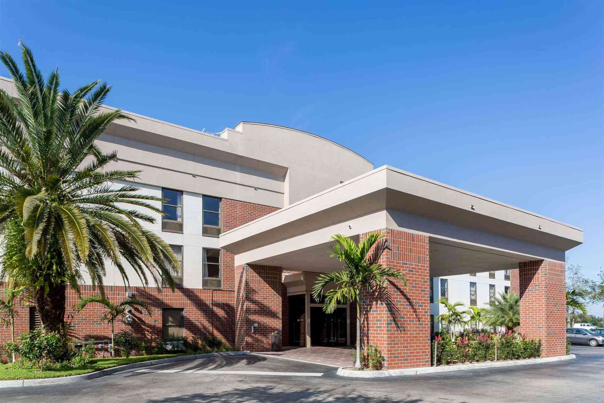 Days Inn & Suites by Wyndham Fort Myers Near JetBlue Park en Fort Myers, FL