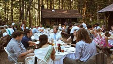 Loloma Lodge i McKenzie Bridge, OR