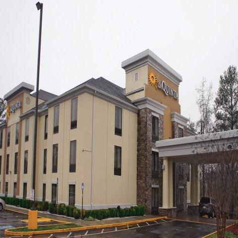 La Quinta Inn & Suites by Wyndham Covington image