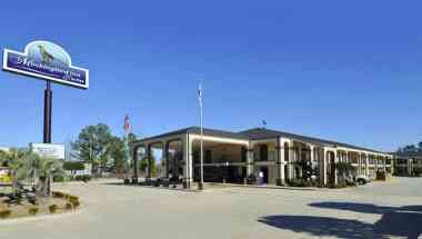 Mockingbird Inn & Suites in Monroeville, AL