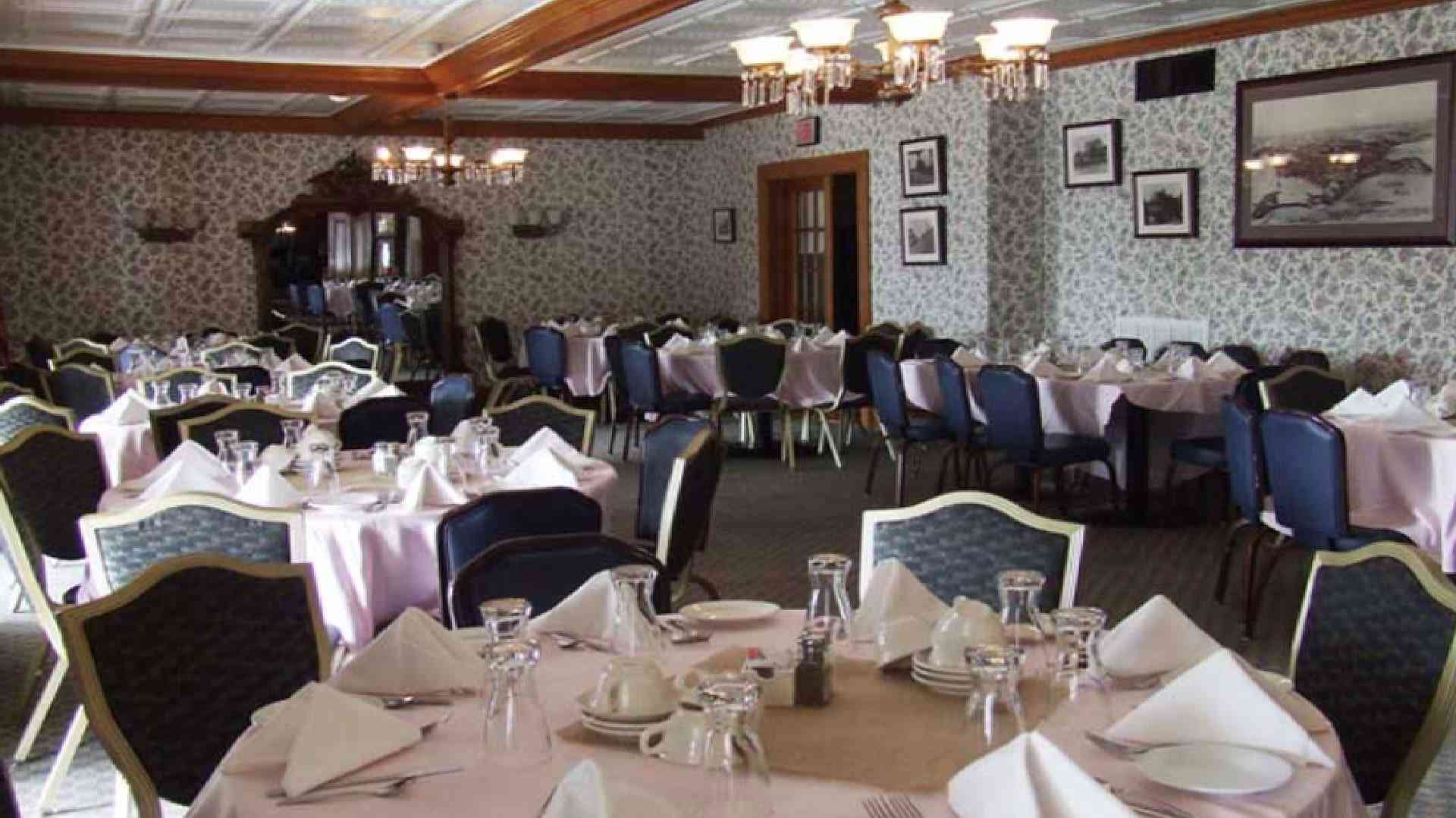 Winthrop Arms Hotel & Restaurant в Winthrop, MA