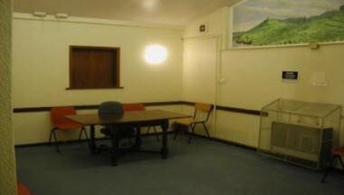 Ashingdon & East Hawkwell Memorial Hall в Rochford, GB1