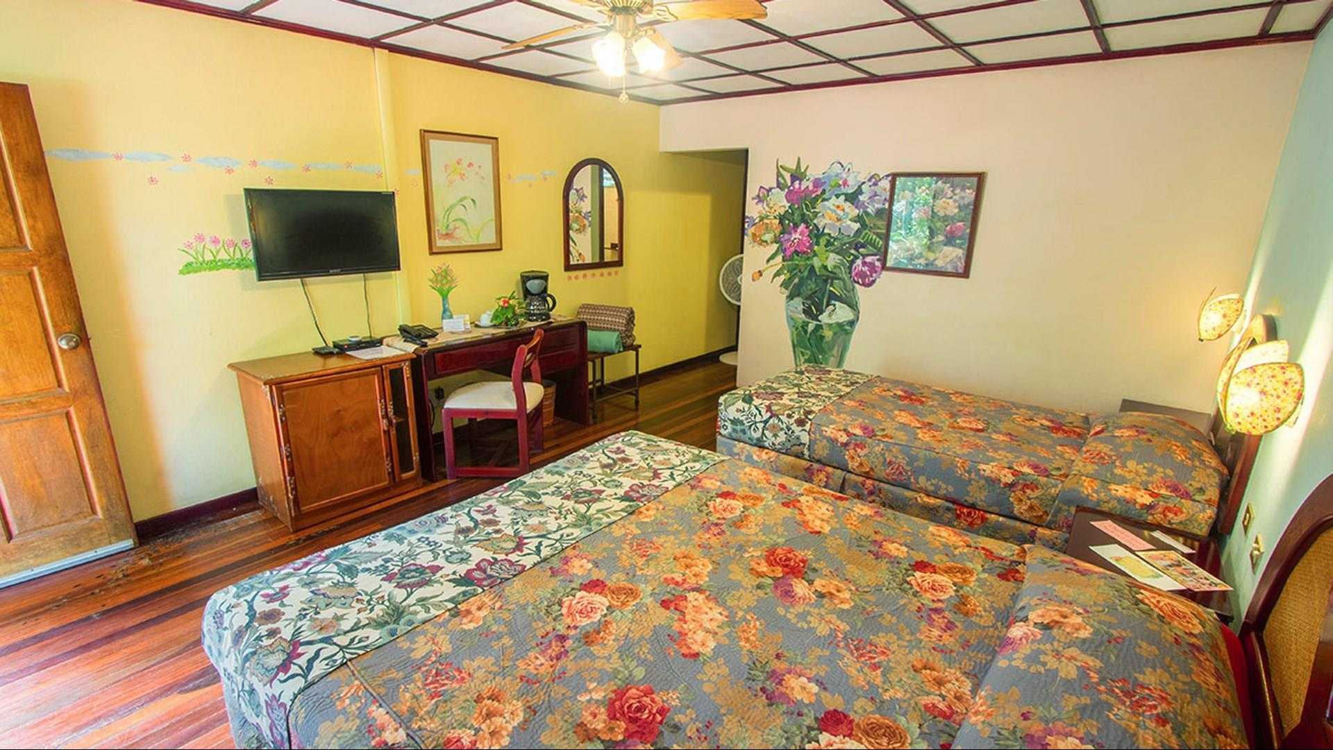 Lands in Love Hotel & Resort in San Ramon, CR