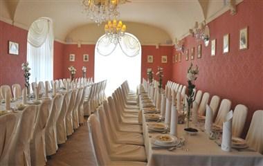 Palac Brunow in Lwowek Slaski, PL