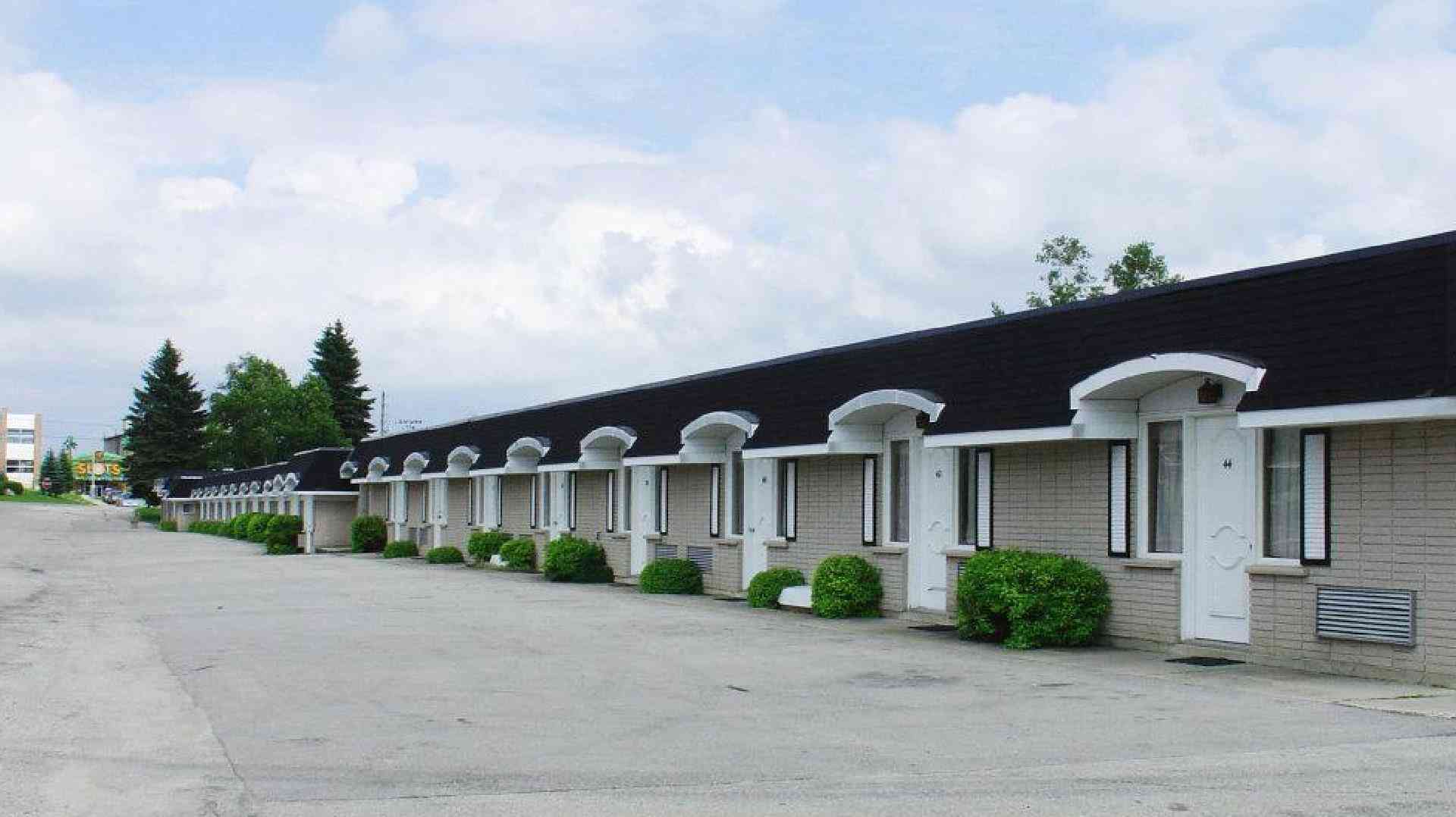 Travellers Inn Hanover в Hanover, ON