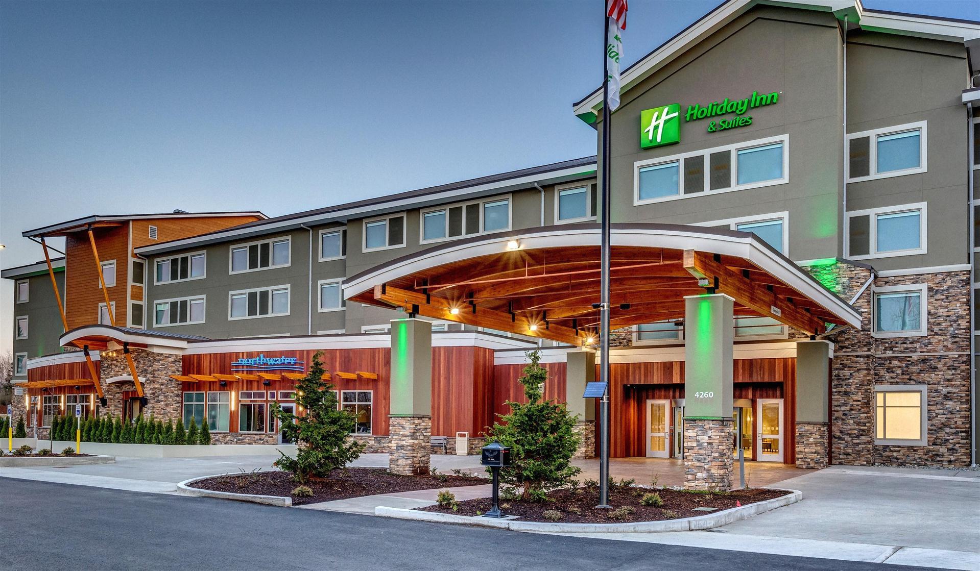 Holiday Inn & Suites Bellingham image