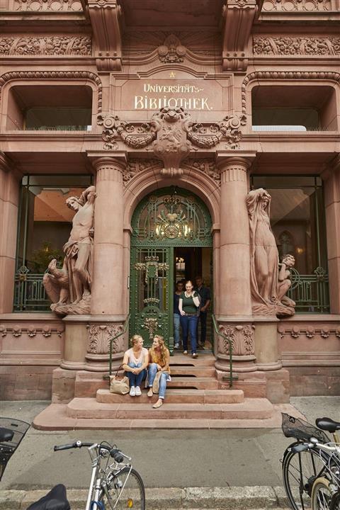 University Library & University Museum - Universitätsbibliothek und Universitätsmuseum