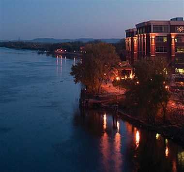 La Crosse Area Convention & Visitors Bureau (Explore La Crosse) en La Crosse, WI
