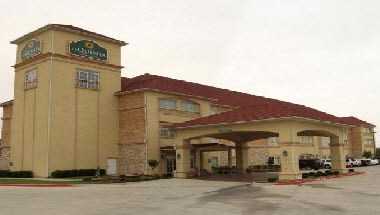 La Quinta Inn & Suites by Wyndham Garland Harbor Point i Garland, TX