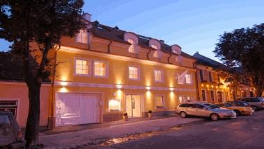 Winzerhotel Voehringer KG image