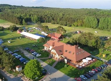The Ostaniec Hotel в Zarki, PL
