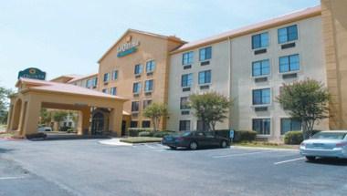 La Quinta Inn & Suites by Wyndham Austin Round Rock image