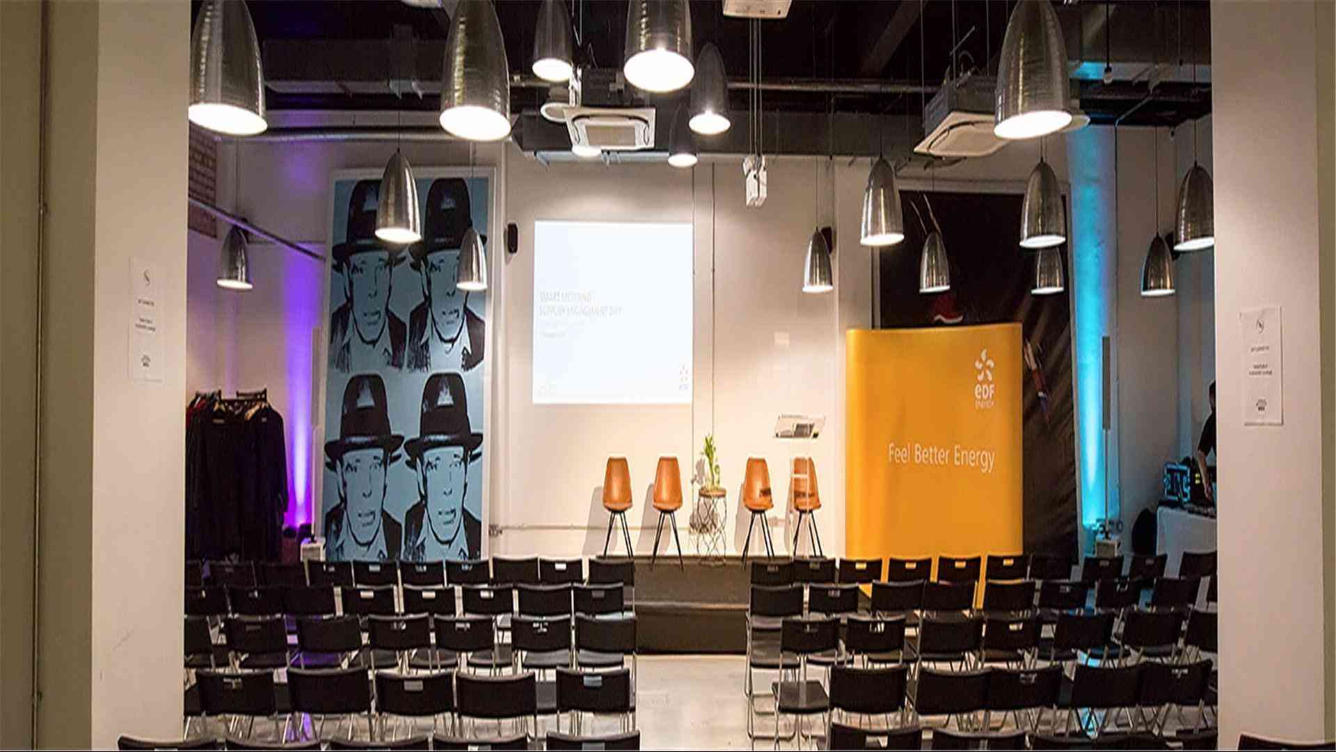 TMRW Hub & Byte Cafe em Croydon, GB1