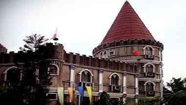 Camelot Hotel в Quezon City, PH