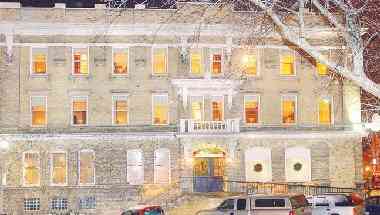 The Port Hotel a Port Washington, WI