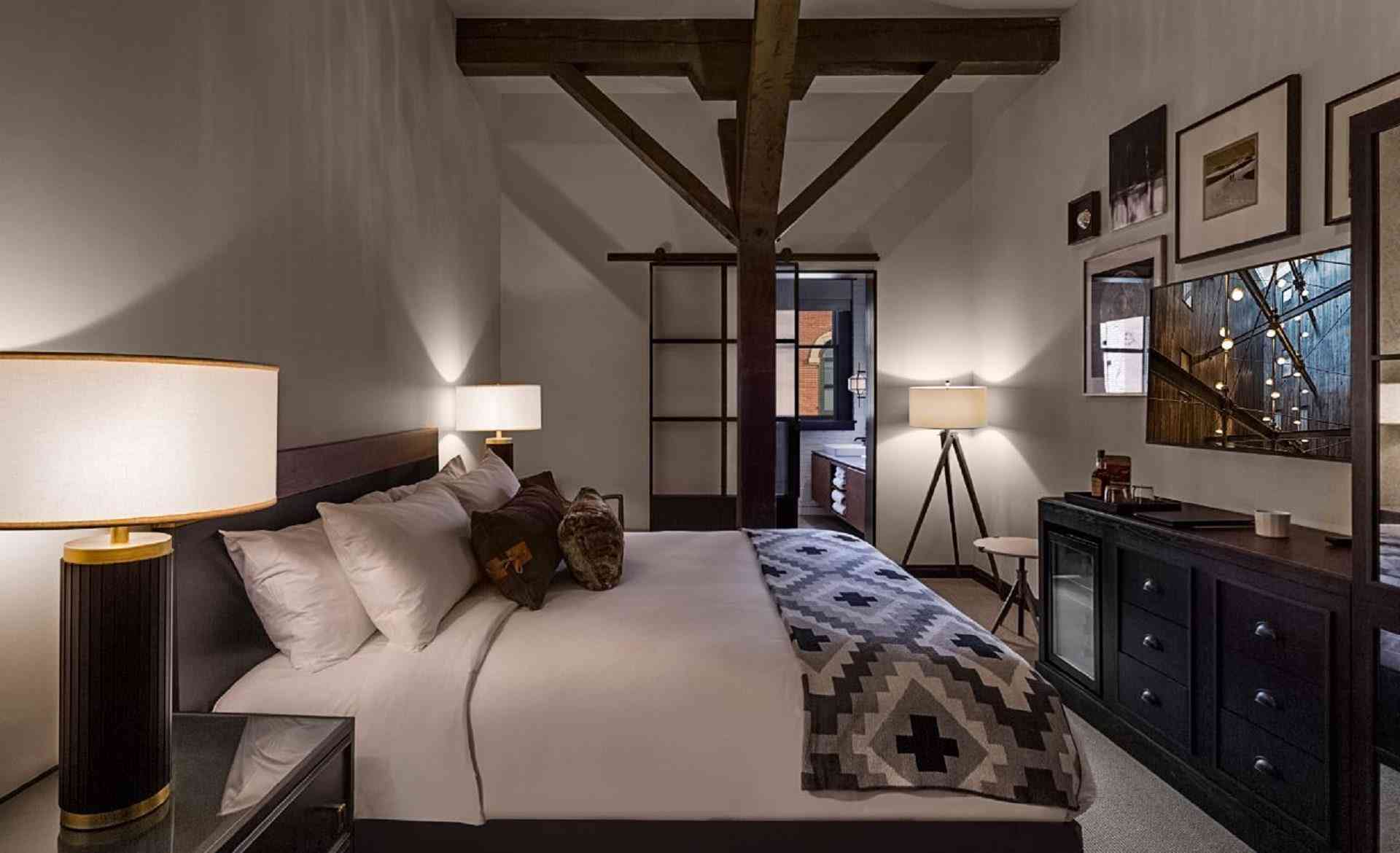 Crossroads Hotel Kansas City, Kansas City, MO