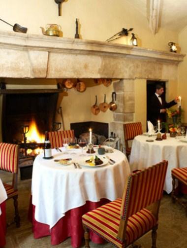 Chateau De Vault De Lugny em Vault-de-Lugny, FR