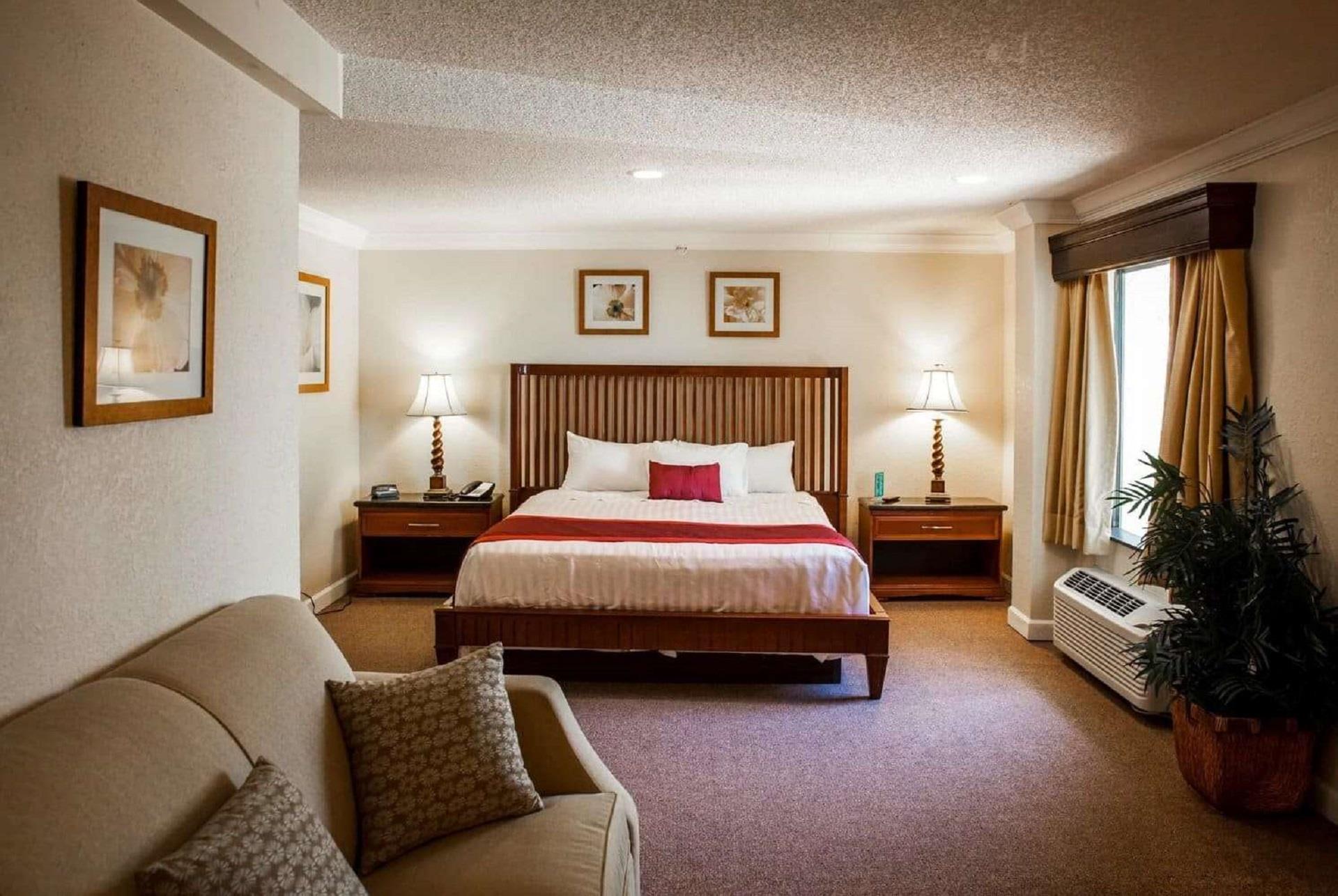 Days Inn & Suites by Wyndham Lake Okeechobee image