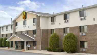 Super 8 by Wyndham Front Royal in Front Royal, VA