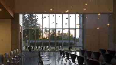 Mountain View Cemetery - Celebration Hall and Courtyard a Vancouver, BC