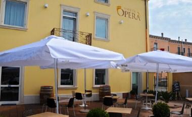 Hotel Opera a Dossobuono, IT