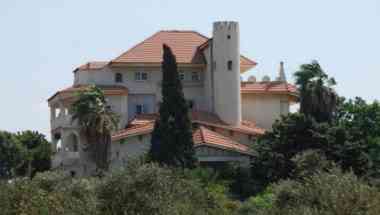 Le Chateau des Oliviers a Tripoli, LB