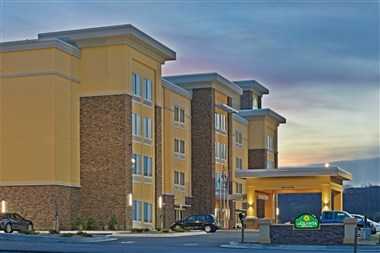 La Quinta Inn & Suites by Wyndham Morgantown, Morgantown, WV