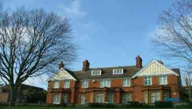 Ewell Courthouse в Epsom, GB1