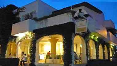 Mision De Los Arcos en La Crucecita, MX