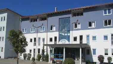 Hotel Garni Schwertfirm a Karlsfeld, DE