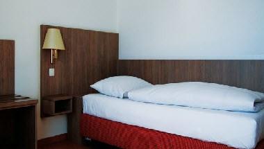 Hotel Garni Schwertfirm a Karlsfeld, DE