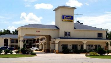 Scottish Inn and Suites Alvin image