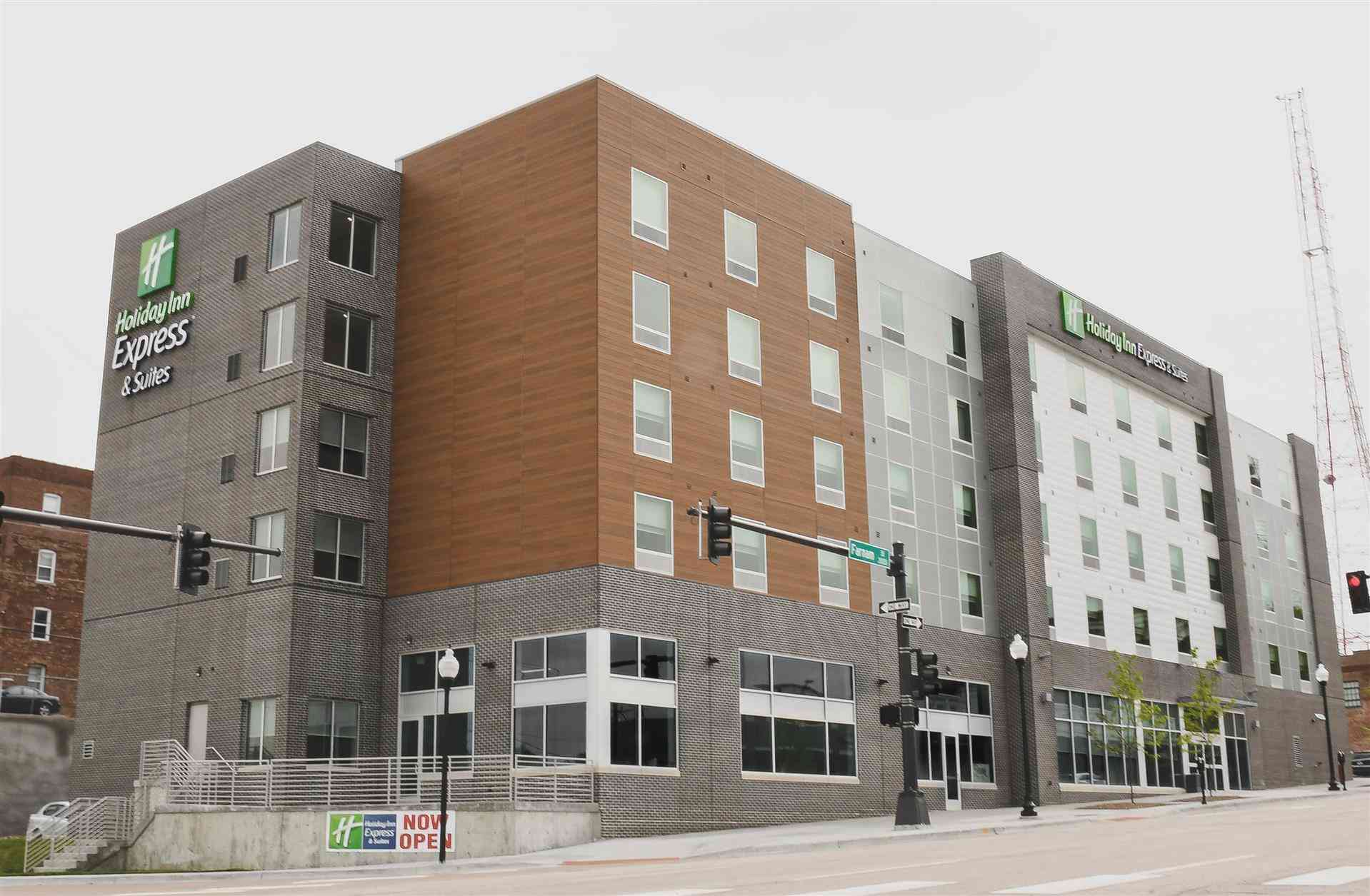 Holiday Inn Express & Suites Omaha Downtown - Old Market a Omaha, NE