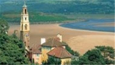 Visit Wales a Cardiff, GB3