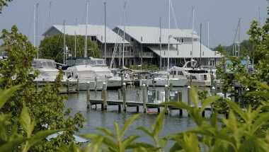 Knapp's Narrows Marina & Inn in Tilghman Island, MD
