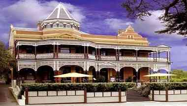 The Queenscliff Hotel em Melbourne East, AU
