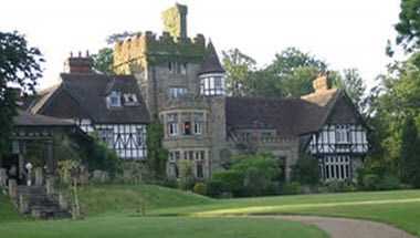 The Ravenswood в East Grinstead, GB1