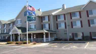 Country Inn & Suites By Radisson West Bend i West Bend, WI