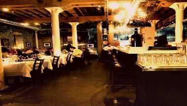 Tappo Wine Bar & Restaurant в Toronto, ON