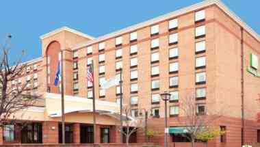 Holiday Inn Express & Suites Buffalo Downtown в Буффало, NY