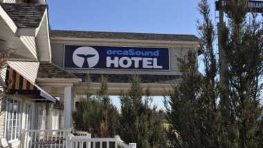 OrcaSound Hotel в Rigaud, QC