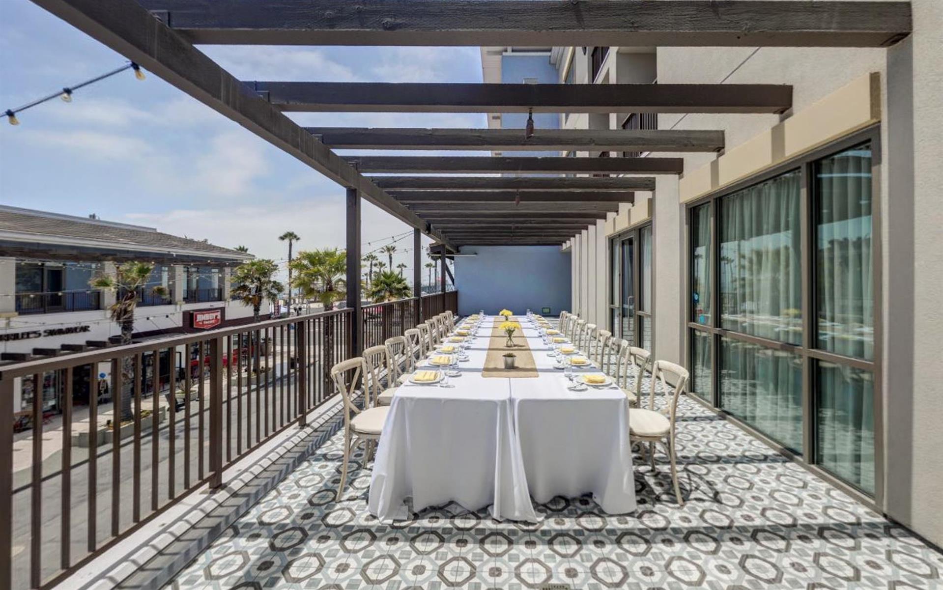 Immagine Sun's Out, Drinks Up, Lets Make Waves