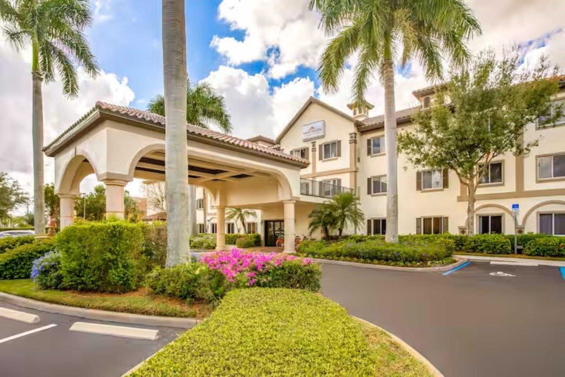 Hawthorn Extended Stay by Wyndham Naples in Napels, FL